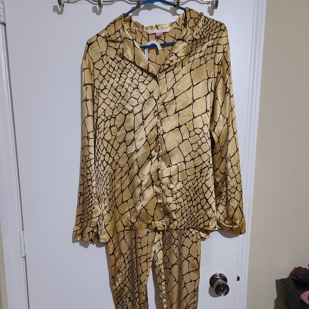Victoria secret silk Jammies sz SM
